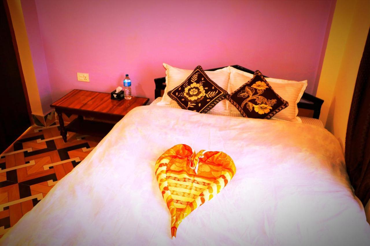National Park Sauraha- Homely And Peaceful Location With Jungle Safari Arrangements Hotel Sauraha