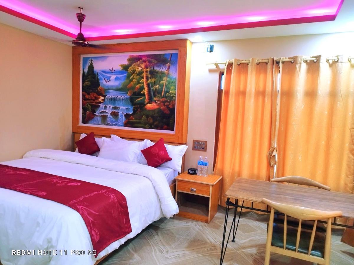 National Park Sauraha- Homely And Peaceful Location With Jungle Safari Arrangements Hotel